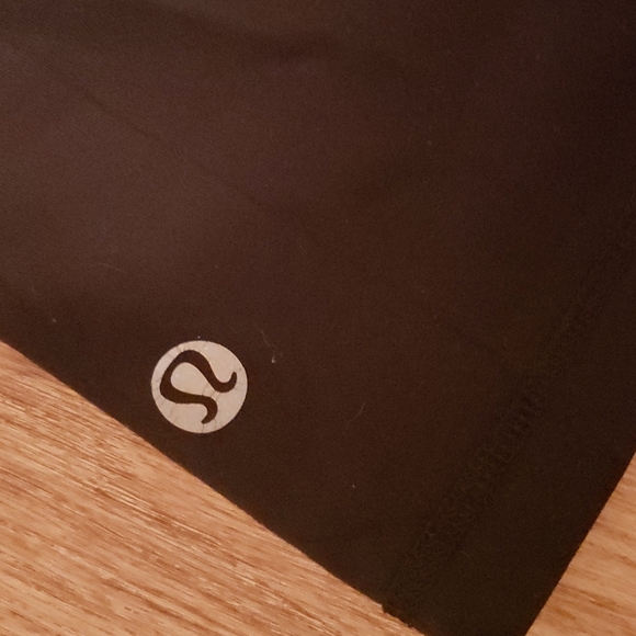 Lululemon Reversible Capris - Picture 8 of 8